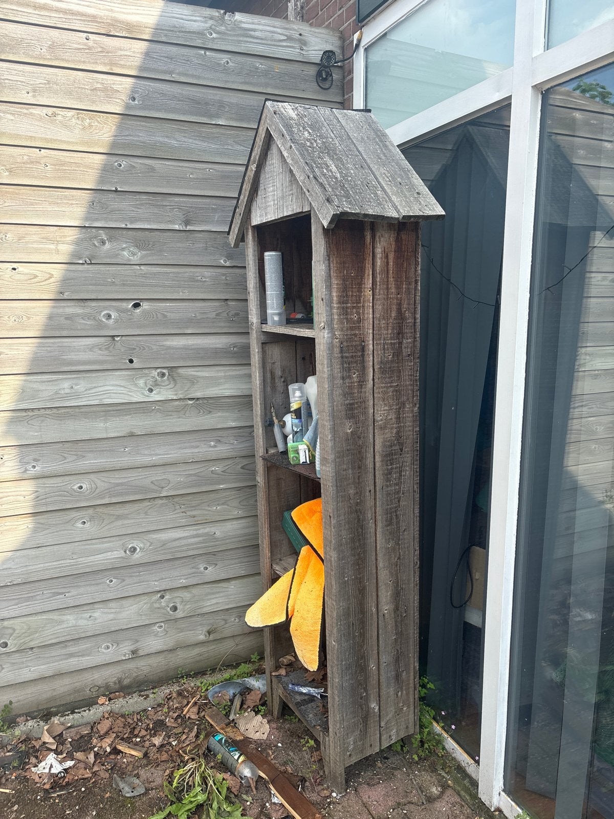 Houten buitenkast met schuine dak, Ophalen, Gebruikt