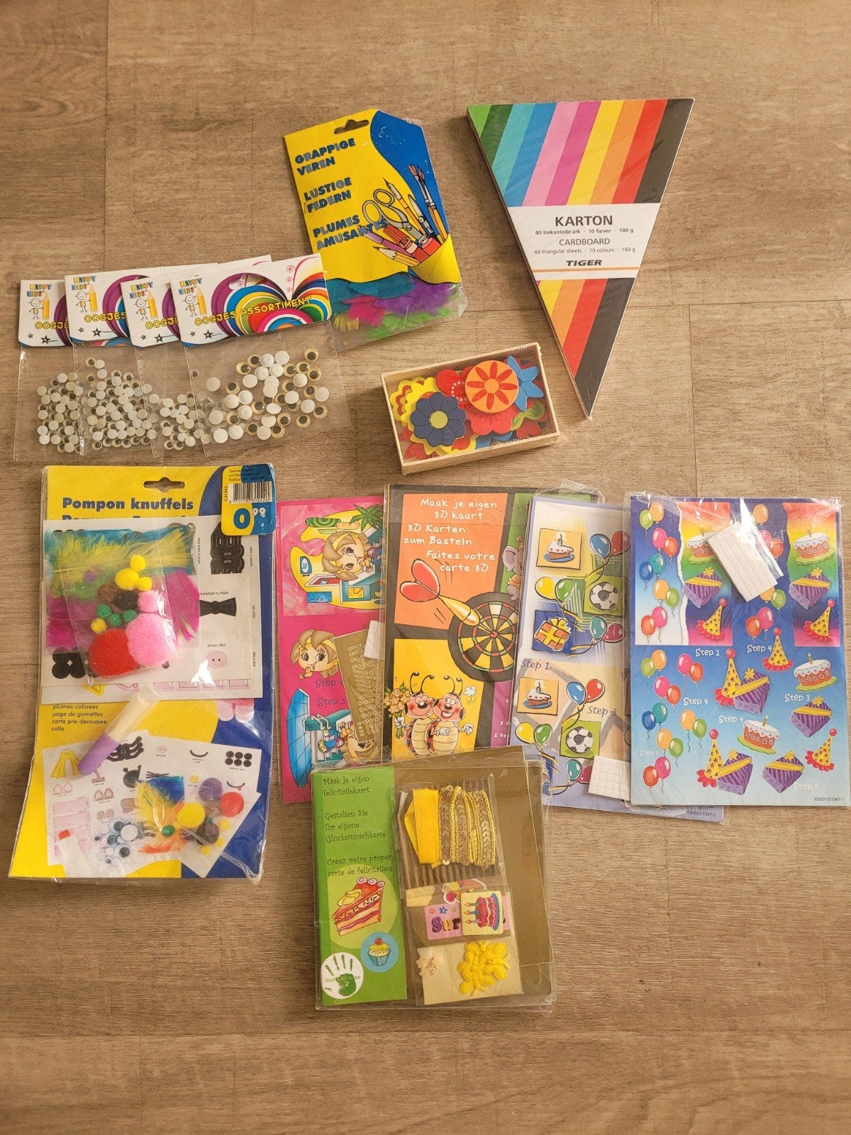 Knutselpakket: veren, oogjes, stickers, 3D kaarten, Overige thema's, Meerkleurig, Ophalen of Verzenden, Zo goed als nieuw