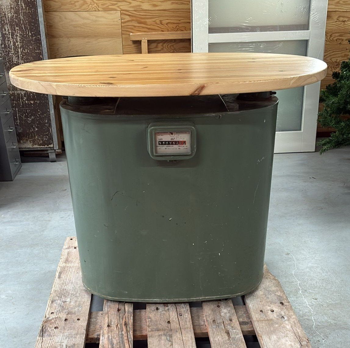 industriele tafel van oude gasmeter, Ophalen