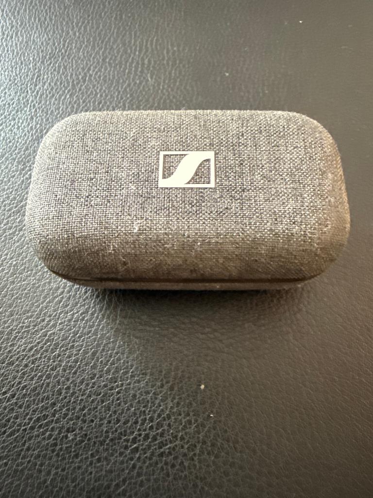 Original SENNHEISER Momentum TW2 Gray charging case, Gebruikt, Sennheiser, Ophalen of Verzenden, Grijs