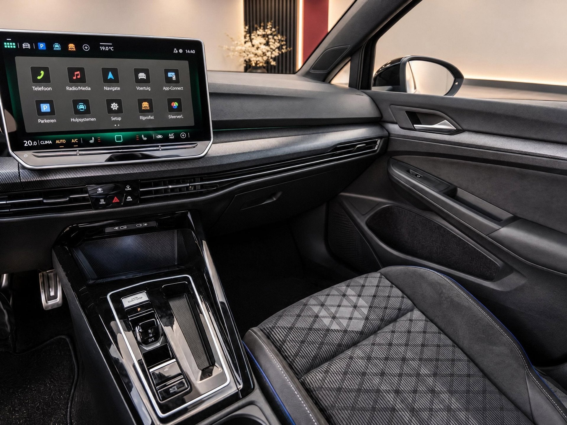 Volkswagen Golf 1.5 eTSI DSG 150PK R-Line Edition | Carplay, Dealer onderhouden, 4 cilinders, Alcantara, Zwart