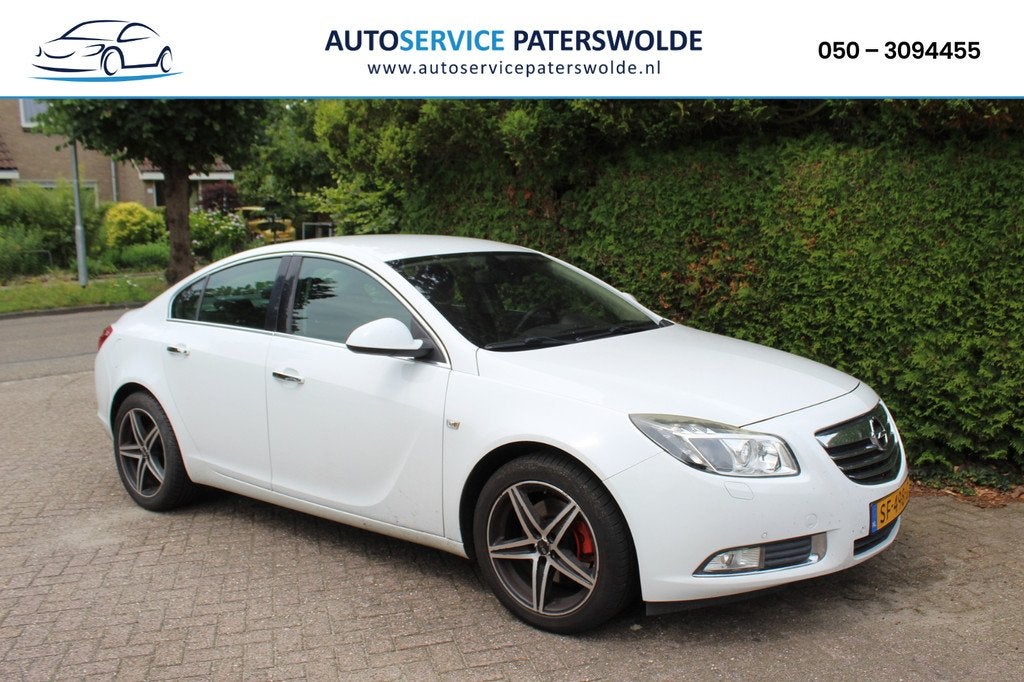 Opel Insignia 2.0 T Edition 4x4, Auto's, Opel, 4 cilinders, Wit, 11 km/l, Bedrijf