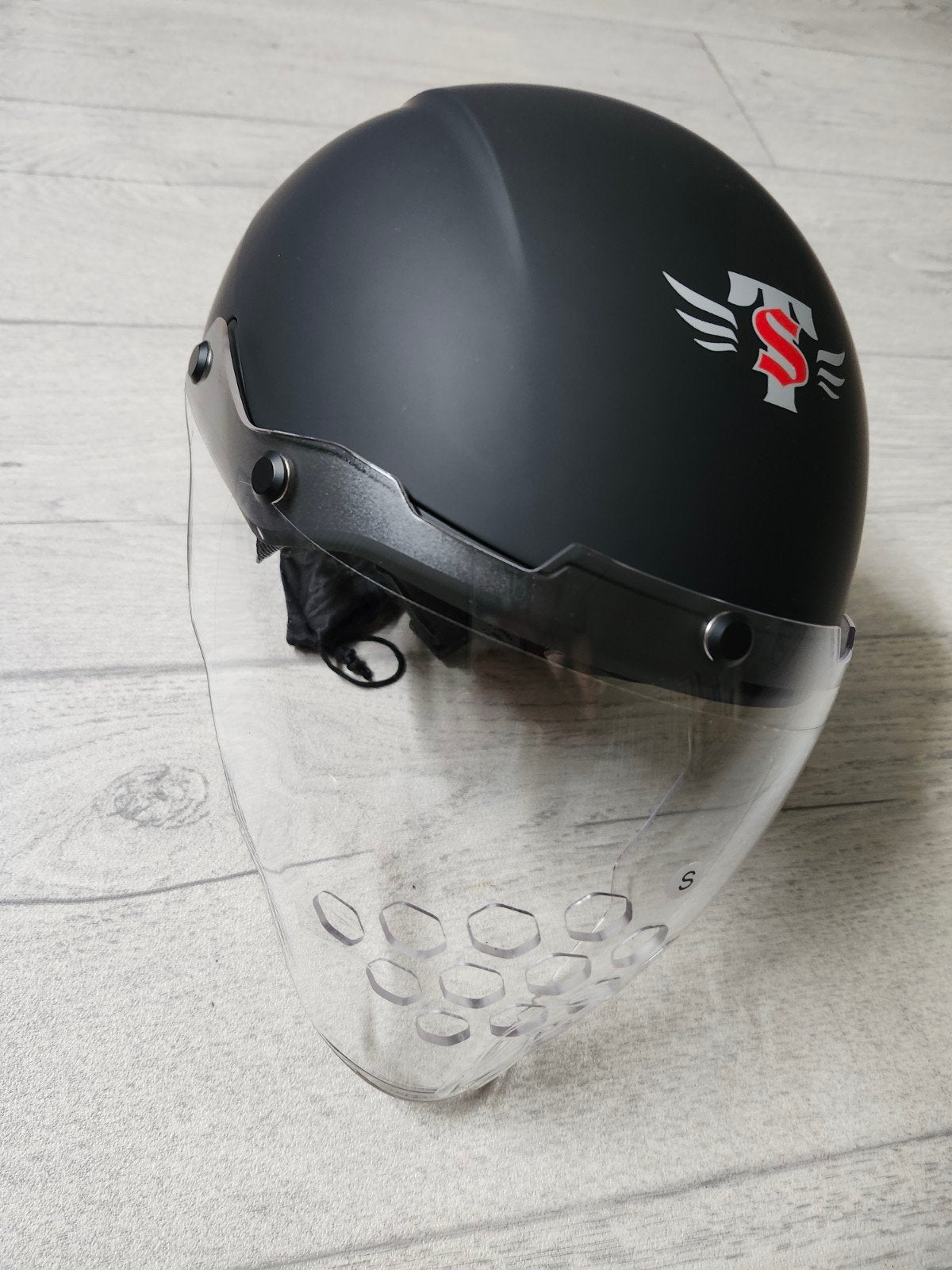 Skate-Tec shorttrack helm met vizier – Maat S (NIEUW), Ophalen of Verzenden
