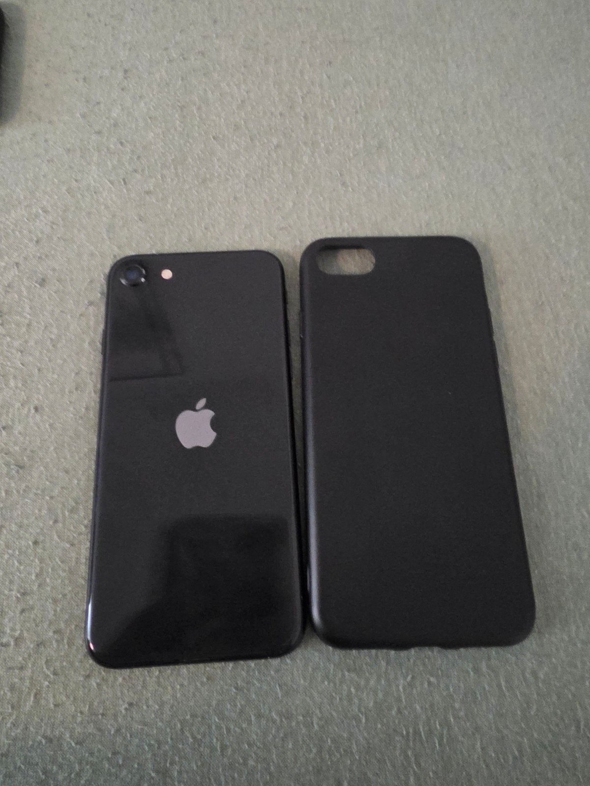 iPhone SE 2020 - Zo goed als nieuw met screenprotector, Telecommunicatie, Mobiele telefoons | Apple iPhone, Ophalen, Zwart, Zo goed als nieuw