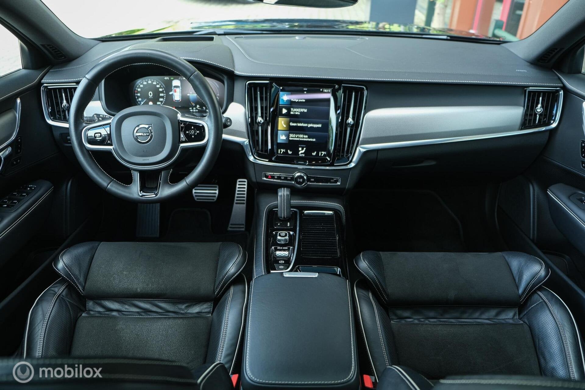 Foto 2 van Volvo V90 2.0 T8 AWD R-Design | Stoel en stuurwielverwarming