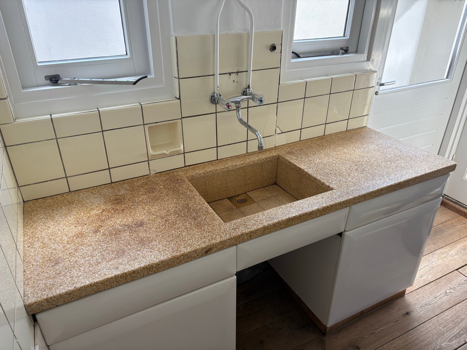Vintage keukenblok met terrazzo aanrechtblad, Huis en Inrichting, Ophalen, Gebruikt, Overige materialen, Wit