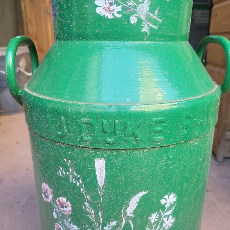 groen geschilderde melkbus, Ophalen