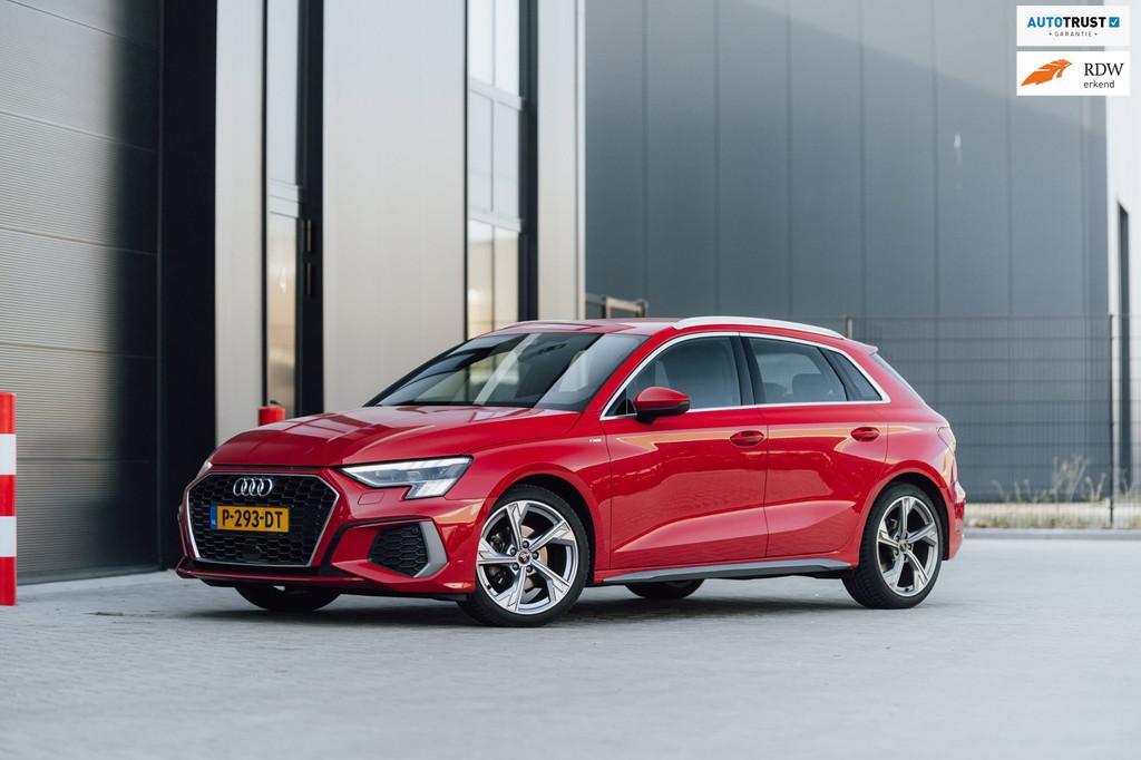 Audi A3 Sportback 30 TFSI S-Line | Stoelverwarming | Carplay, Auto's, Gebruikt, Leder en Stof, Bedrijf, Hybride Elektrisch/Benzine