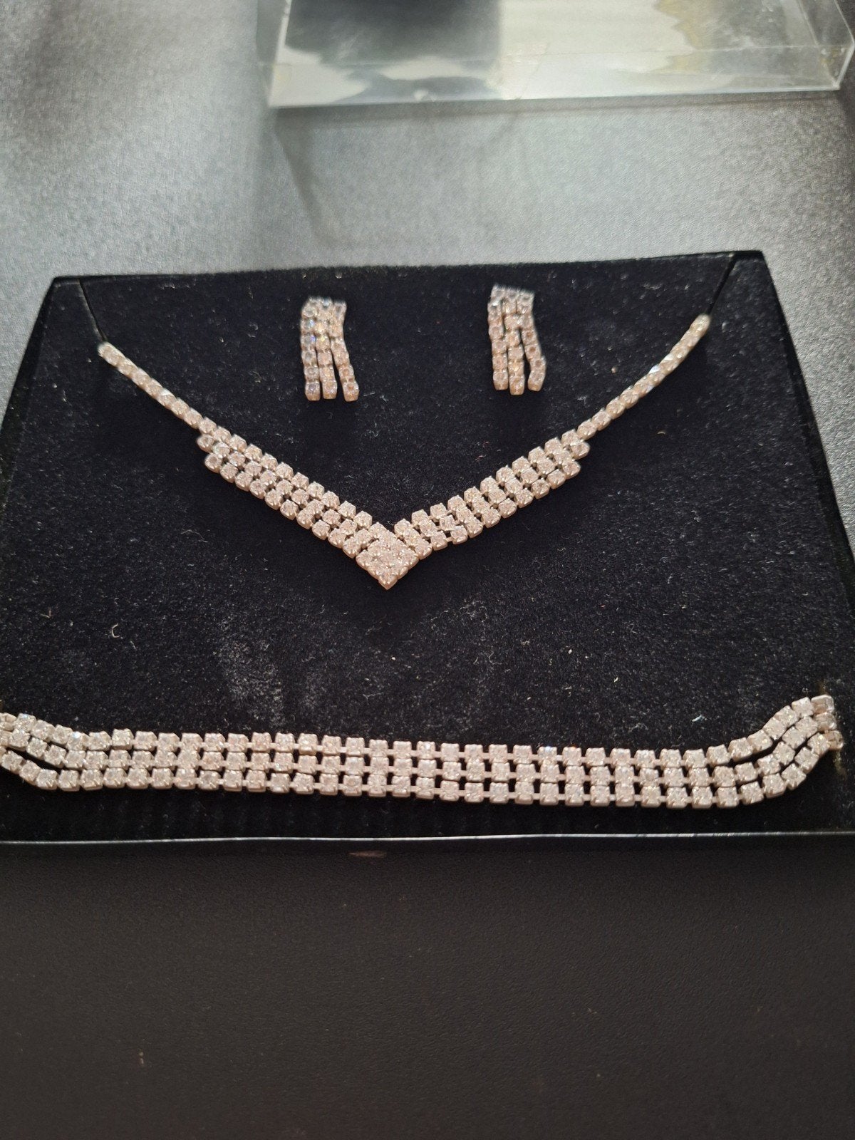 Sieradenset met strass: ketting, armband en oorbellen, Overige materialen, Ophalen of Verzenden, Zo goed als nieuw, Zilver