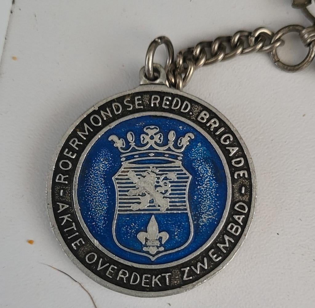 Vintage Sleutelhanger Roermondse Reddingsbrigade Zwembad, Verzamelen, Ophalen of Verzenden, Gebruikt, Stad of Land