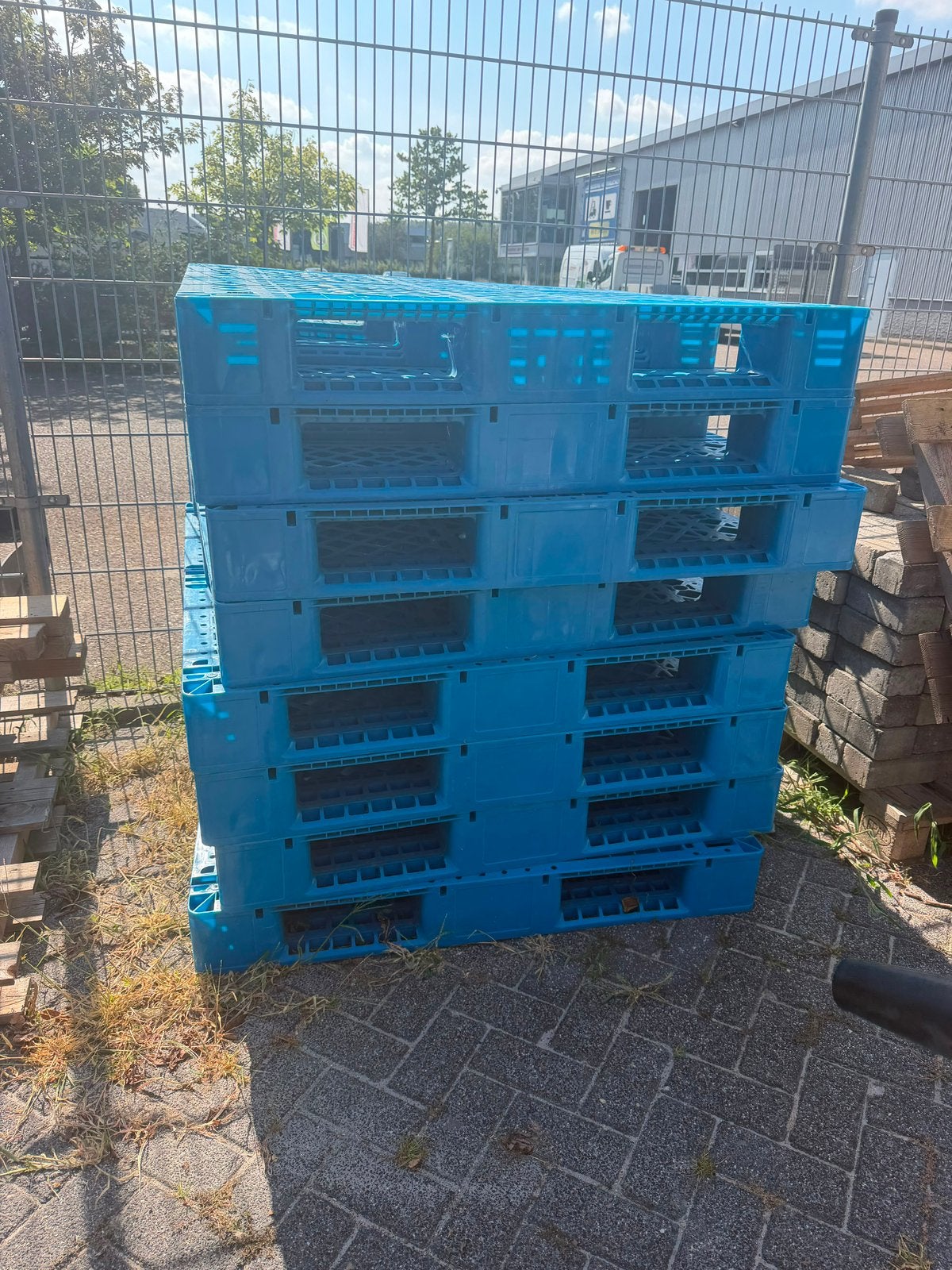 Blauwe kunststof pallets 120x120cm (stapelbaar). PER PALLET, Ophalen, 100 cm of meer, 60 cm of meer, Minder dan 35 cm