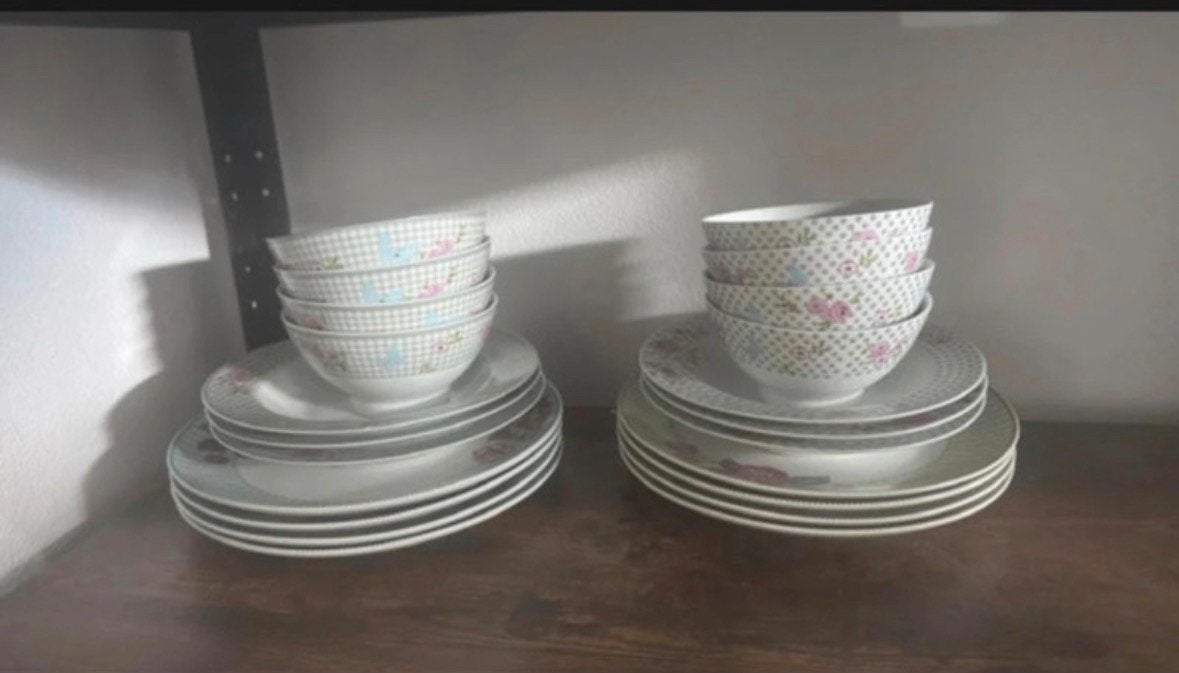 Leuk bloemen servies, Huis en Inrichting, Keuken | Servies, Ophalen of Verzenden, Zo goed als nieuw, Overige stijlen, Bord(en)