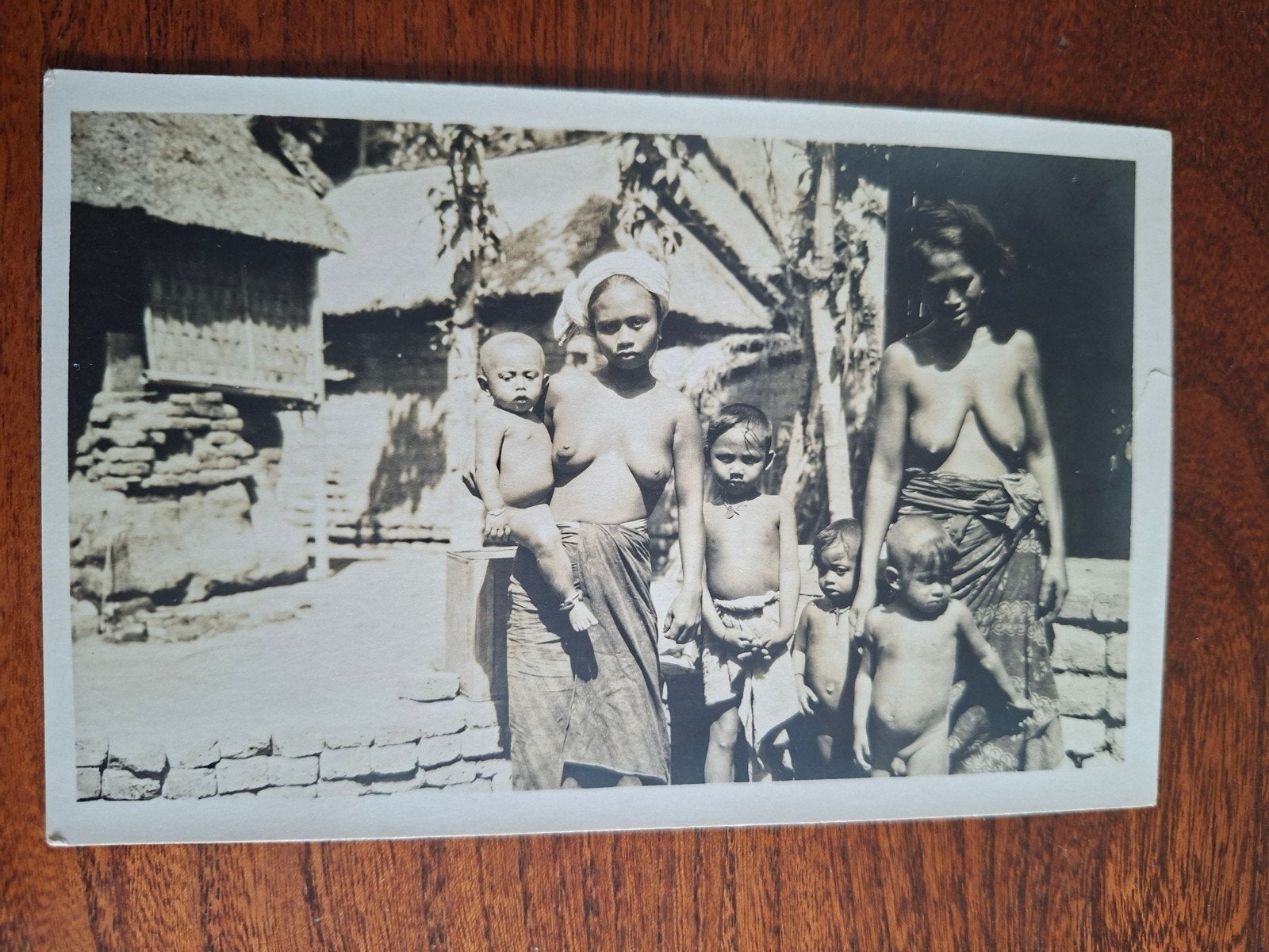 Ned Indie fotokaart familie in Garoet, Ophalen of Verzenden, 1920 tot 1940, Buiten Europa