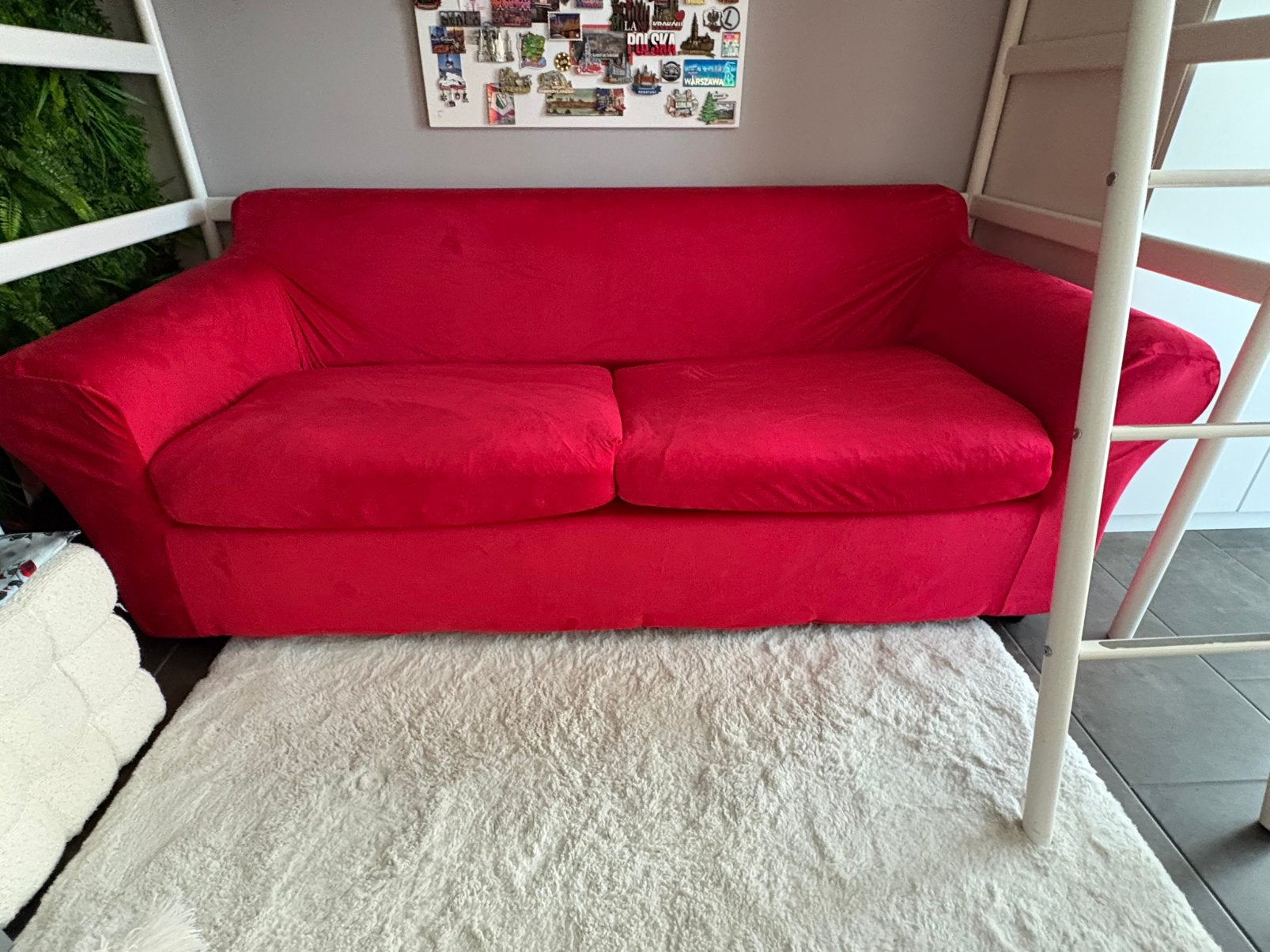 Gratis IKEA EKTORP 2-zitsbank met rode hoes, Ophalen, Zo goed als nieuw, Tweepersoons
