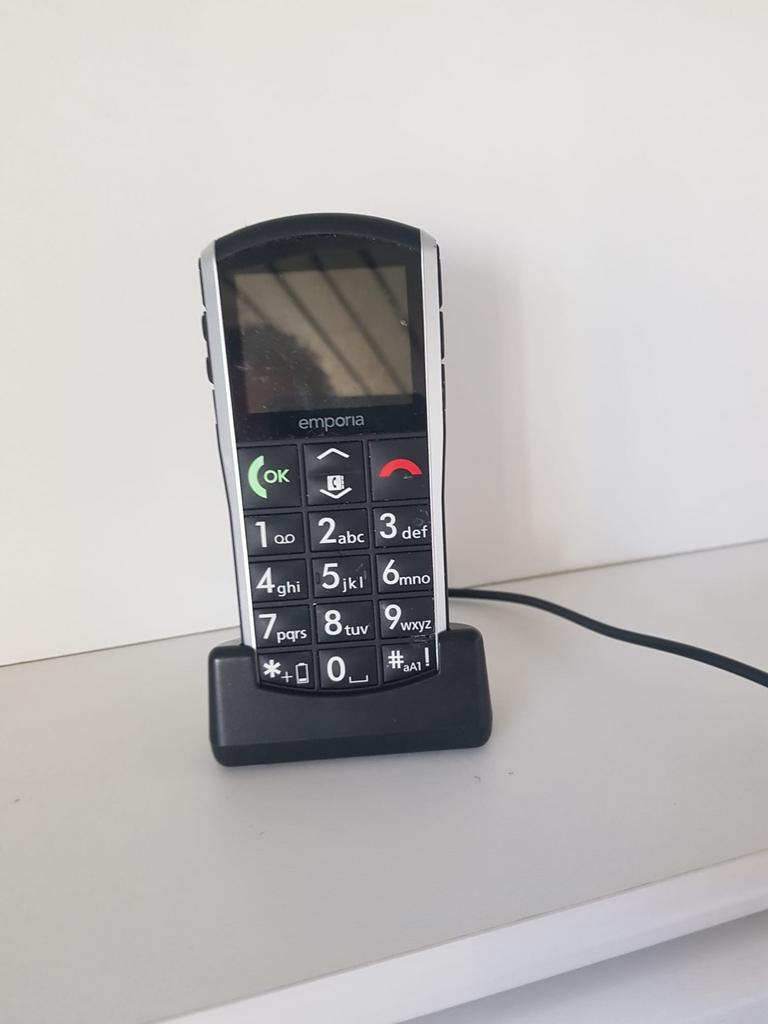 Emporia senioren telefoon met laadstation, Telecommunicatie, Mobiele telefoons | Overige merken, Geen camera, Ophalen of Verzenden