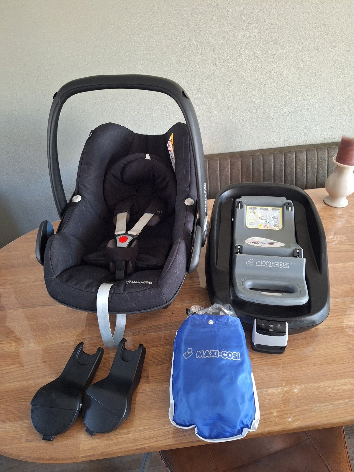Maxi-Cosi Pebble met FamilyFix base en accessoires, Kinderen en Baby's, Ophalen, Autogordel of Isofix, Zijbescherming, Zo goed als nieuw