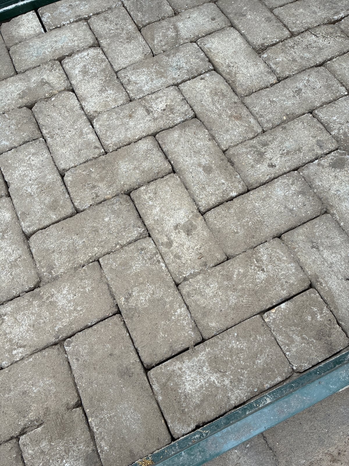 Gratis beton klinkers - Ideaal voor oprit of terras, Tuin en Terras, Gebruikt, Klinkers, Ophalen of Verzenden, 10 m² of meer