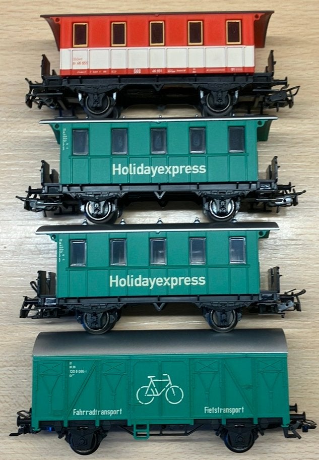 4 Märklin wagons 3 peronen wagons en 1 goederenwagon, Hobby en Vrije tijd, Modeltreinen | H0, Wisselstroom, Ophalen of Verzenden