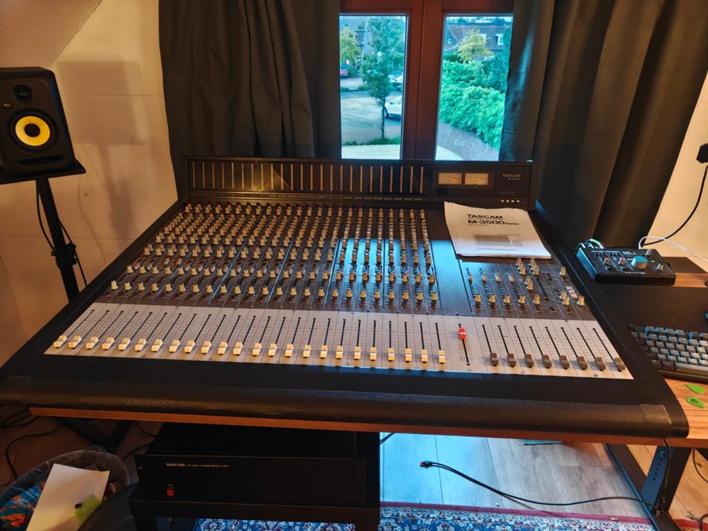 TASCAM M-3500 Mengpaneel - 24 kanaals Studio Mixer, Ophalen, Gebruikt, 20 kanalen of meer, Microfooningang