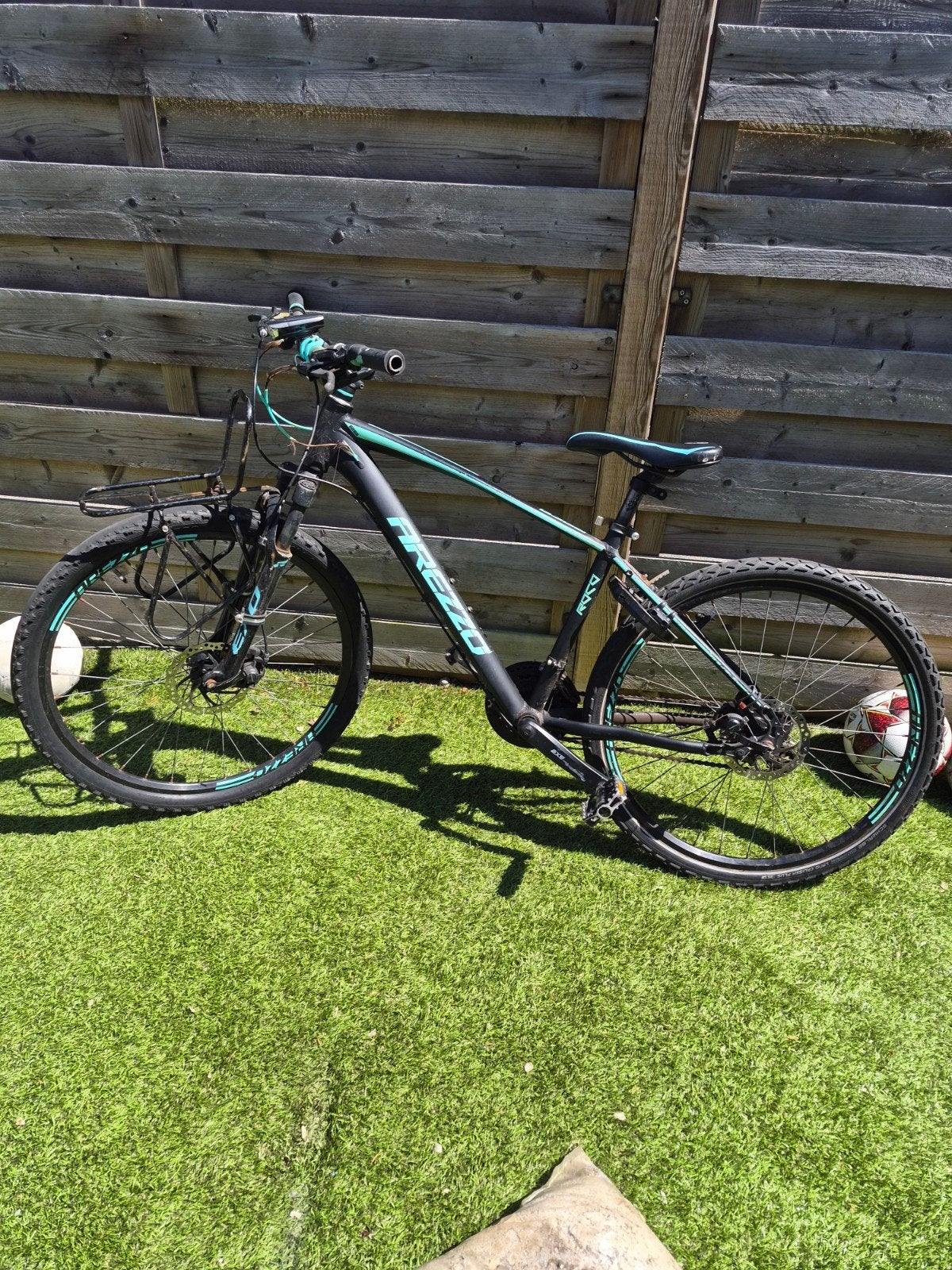 Gebruikte fiets - AREZZO met schijfremmen en versnellingen, Fietsen en Brommers, Fietsen | Dames | Damesfietsen, Overige merken