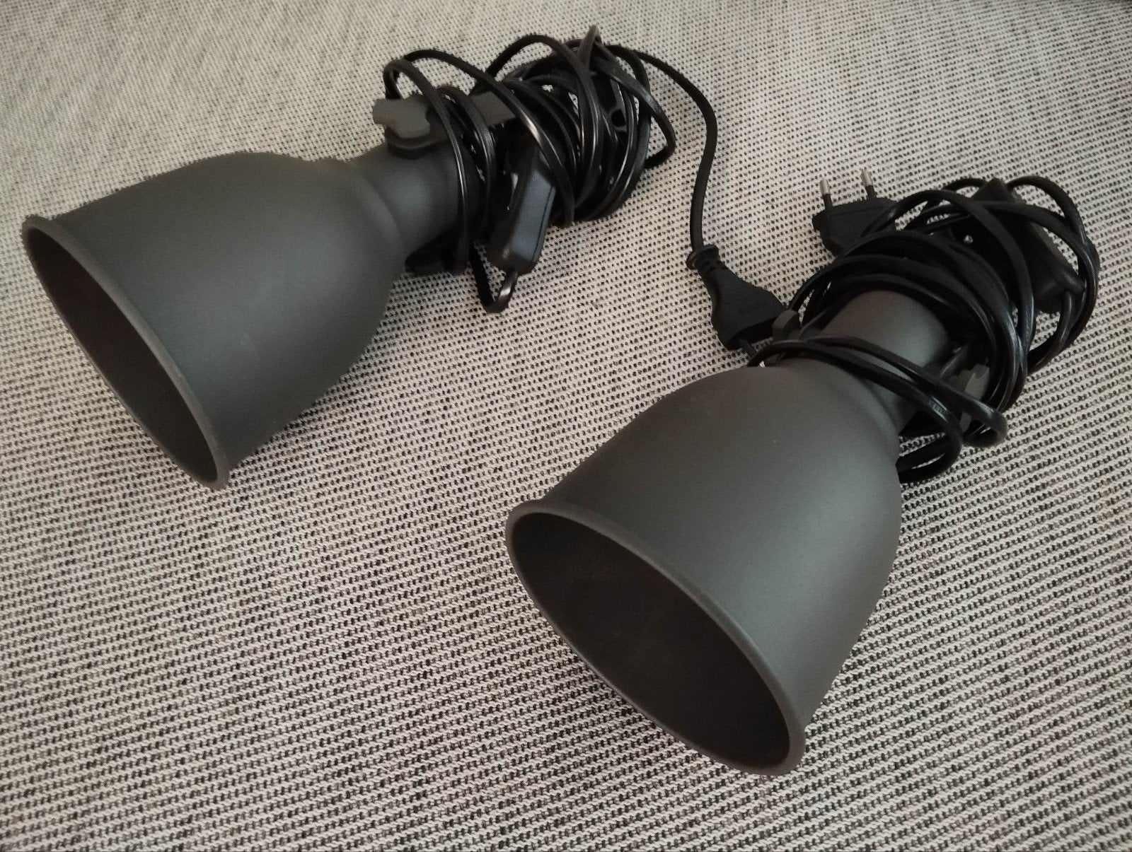 2x Ikea Hektar wand- / klemlamp - Donkergrijs, Ophalen of Verzenden, Zo goed als nieuw
