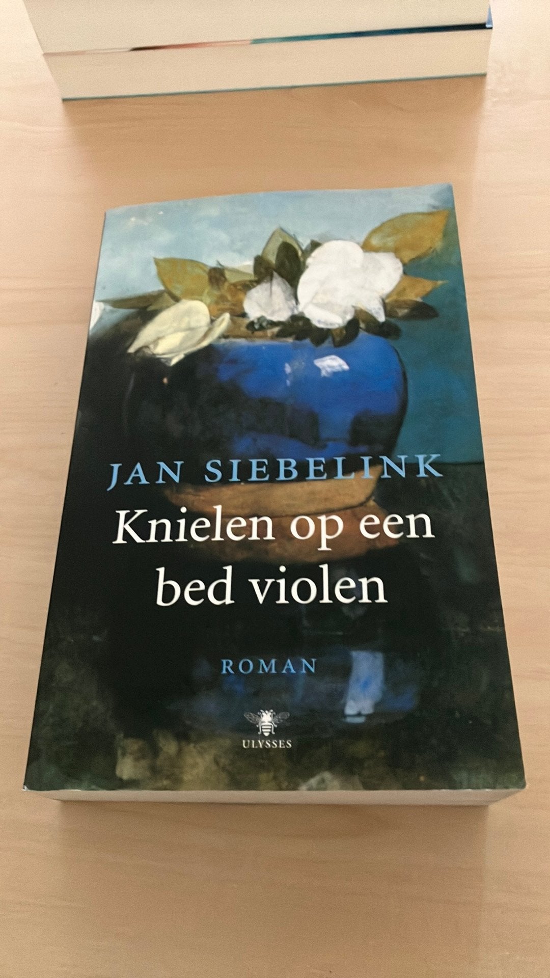 Jan Siebelink Knielen op een bed van violen, Ophalen, Zo goed als nieuw