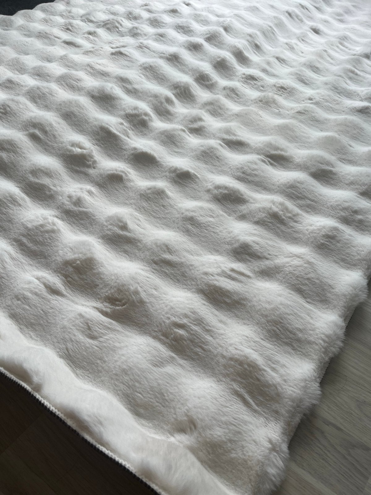 Nieuw wit faux fur kleed - zacht en warm, Nieuw, Ophalen of Verzenden, Modern, Crème