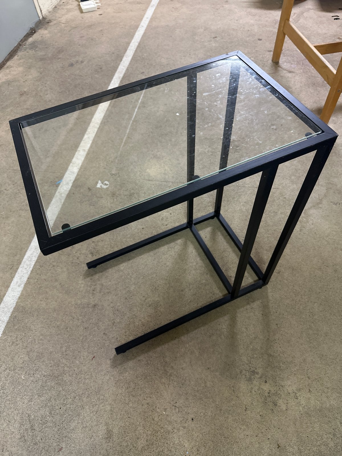 IKEA bijzettafel van staal en glas, Huis en Inrichting, Tafels | Bijzettafels, Gebruikt, 55 tot 75 cm, Glas, Rechthoekig