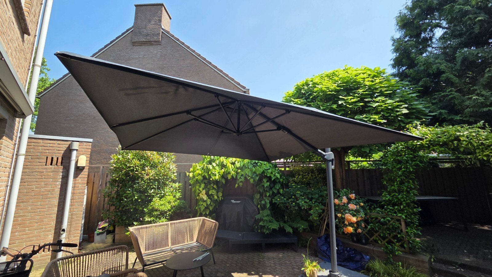 Platinum zweefparasol  3x3 met voet en hoes 2 jr oud, Tuin en Terras, Tuinhuizen, Ophalen, Zo goed als nieuw, 250 tot 500 cm