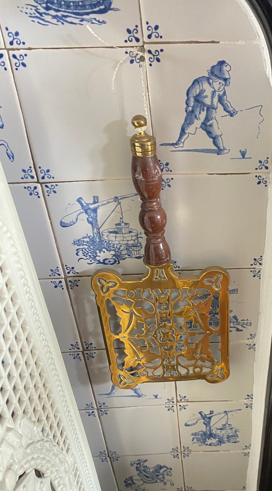 Antieke Messing Onderzetter met Houten Handvat, Ophalen of Verzenden, Koper