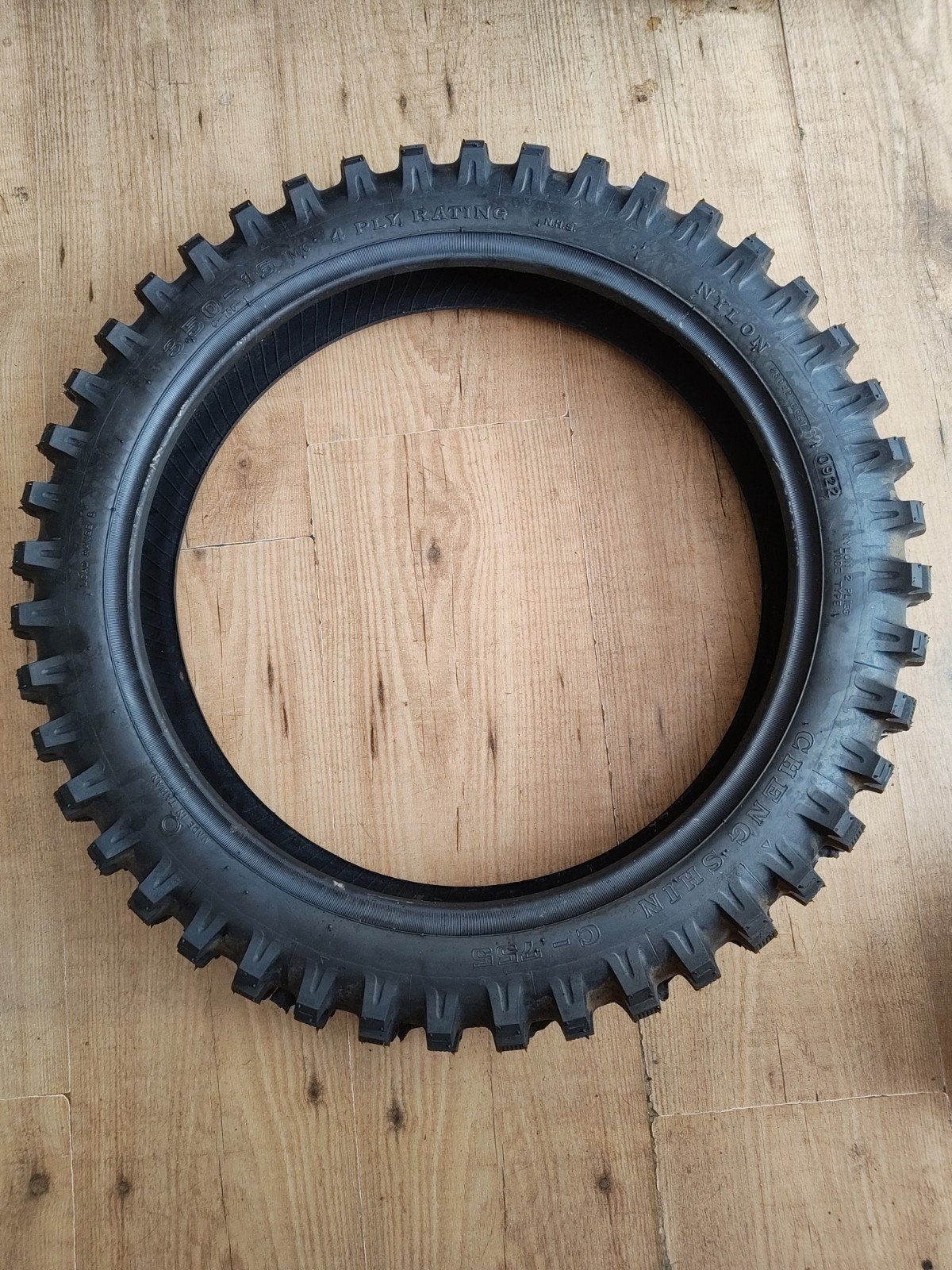 3.50-16 noppenband voor motor of brommer, Fietsen en Brommers, Ophalen of Verzenden, Zo goed als nieuw