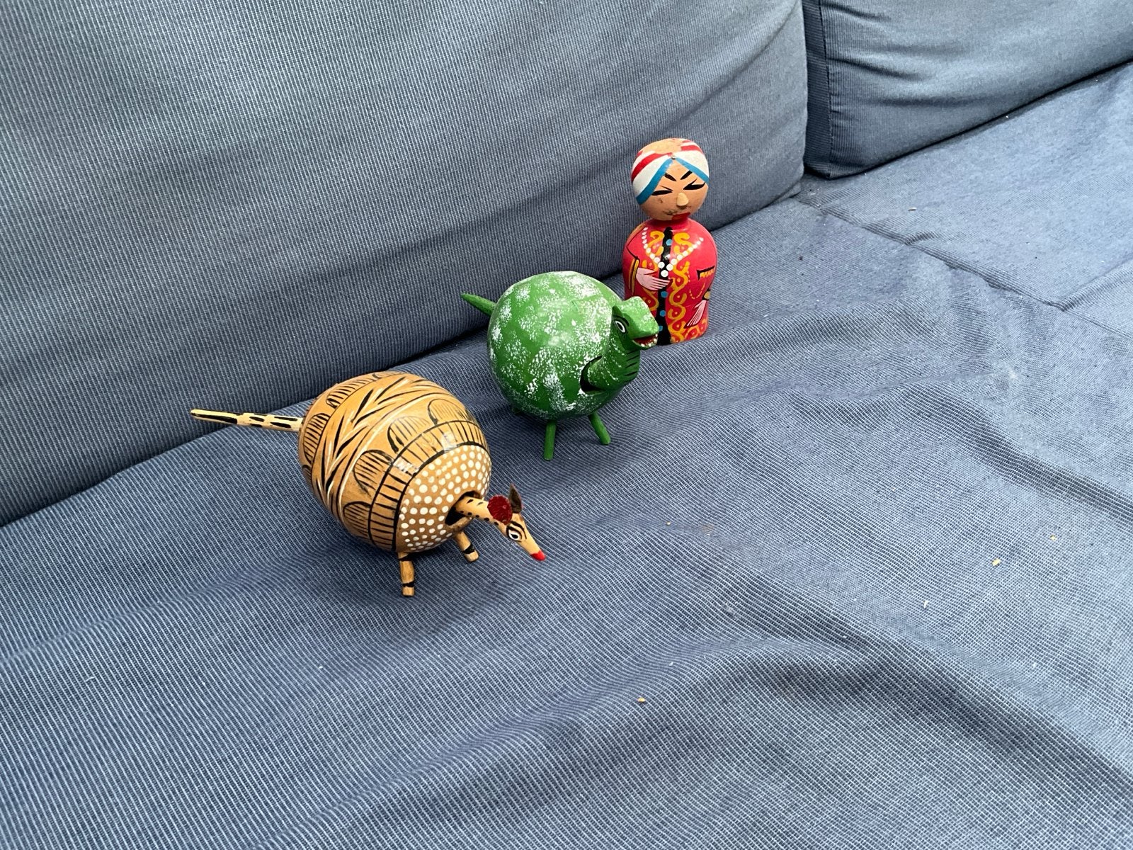 Houten decoratie beeldjes: gordeldier, schildpad, figuur, Ophalen of Verzenden, Zo goed als nieuw
