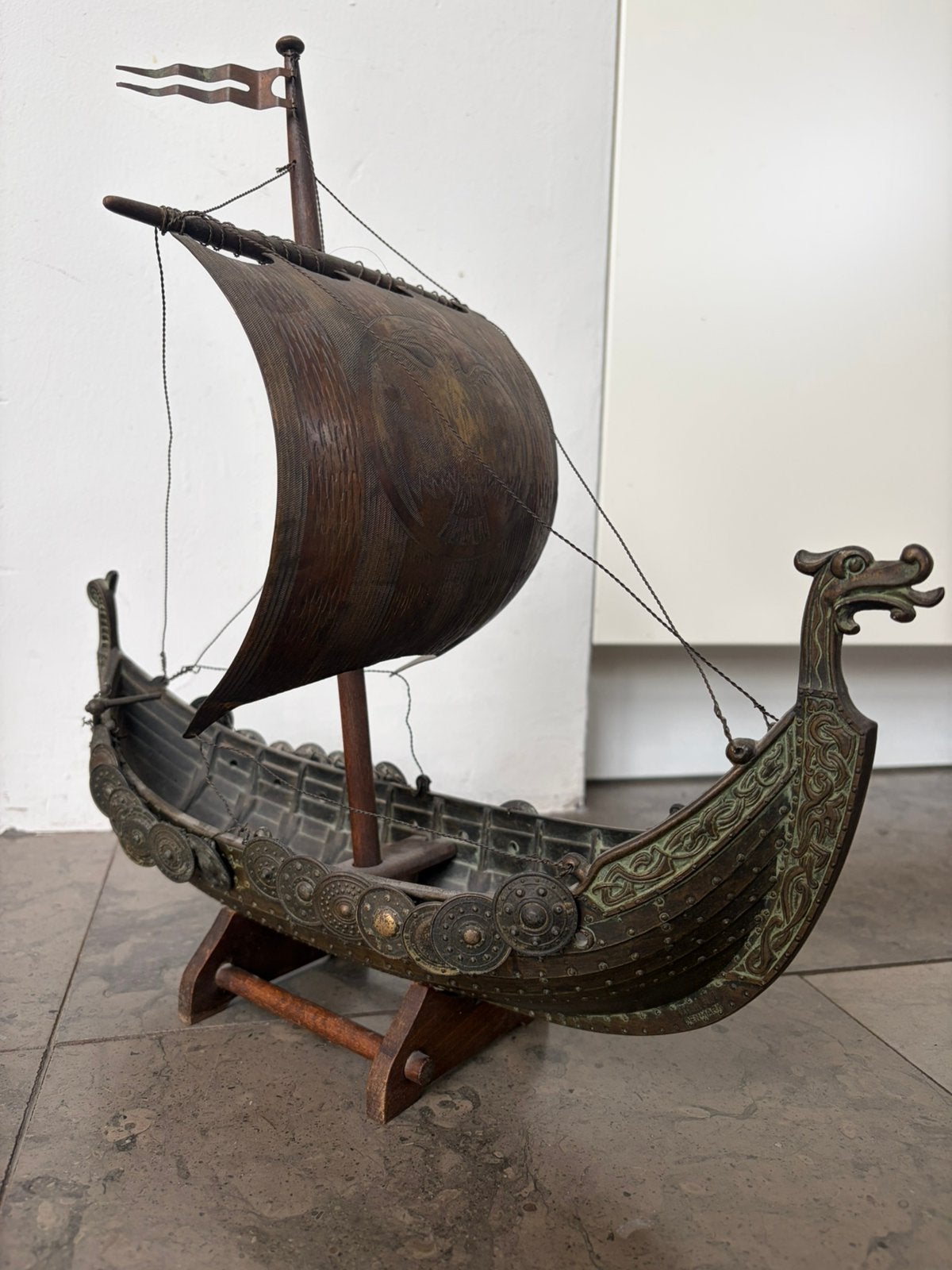 Bronzen vikingschip - 42 cm - Edward Aagaard - Deens, Verzamelen, Scheepvaart, Ophalen, Gebruikt, Zeilboot