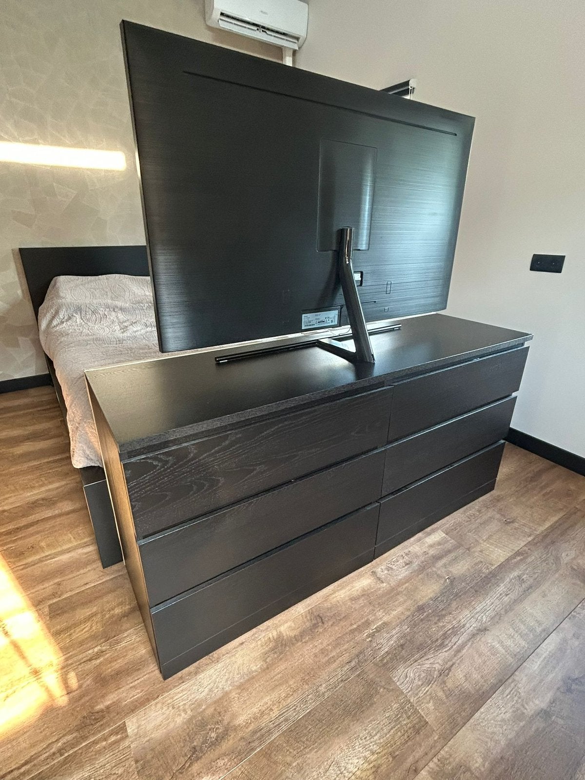 Mooie ladekast IKEA Malm, kleur zwartbruin, 48x78x160cm, Ophalen, 5 laden of meer, Afm. 48*78*160cm, achterzijde voorzien van art- behang.