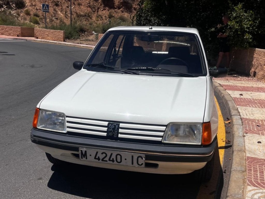Peugeot 205 GT, bj 1987, bijna oldtimer, slechts 35.000 km, Auto's, Voorwielaandrijving, Stof, 4 cilinders, Wit
