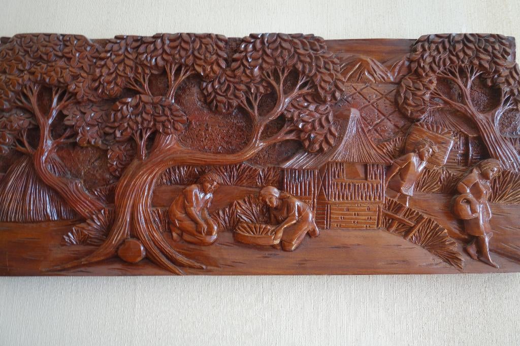 Vintage Indonesisch /Bali handgesneden paneel 69 x 32', Groep mensen, Handgemaakt, Wanddecoratie, Hout