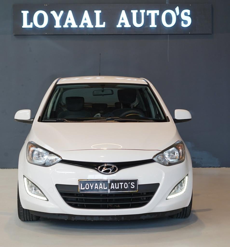 Hyundai I20 1.2i i-Motion | AIRCO | ACHTERUITRIJCAMERA | ELE, Auto's, Euro 5, Gebruikt, 31 €/maand, 4 cilinders