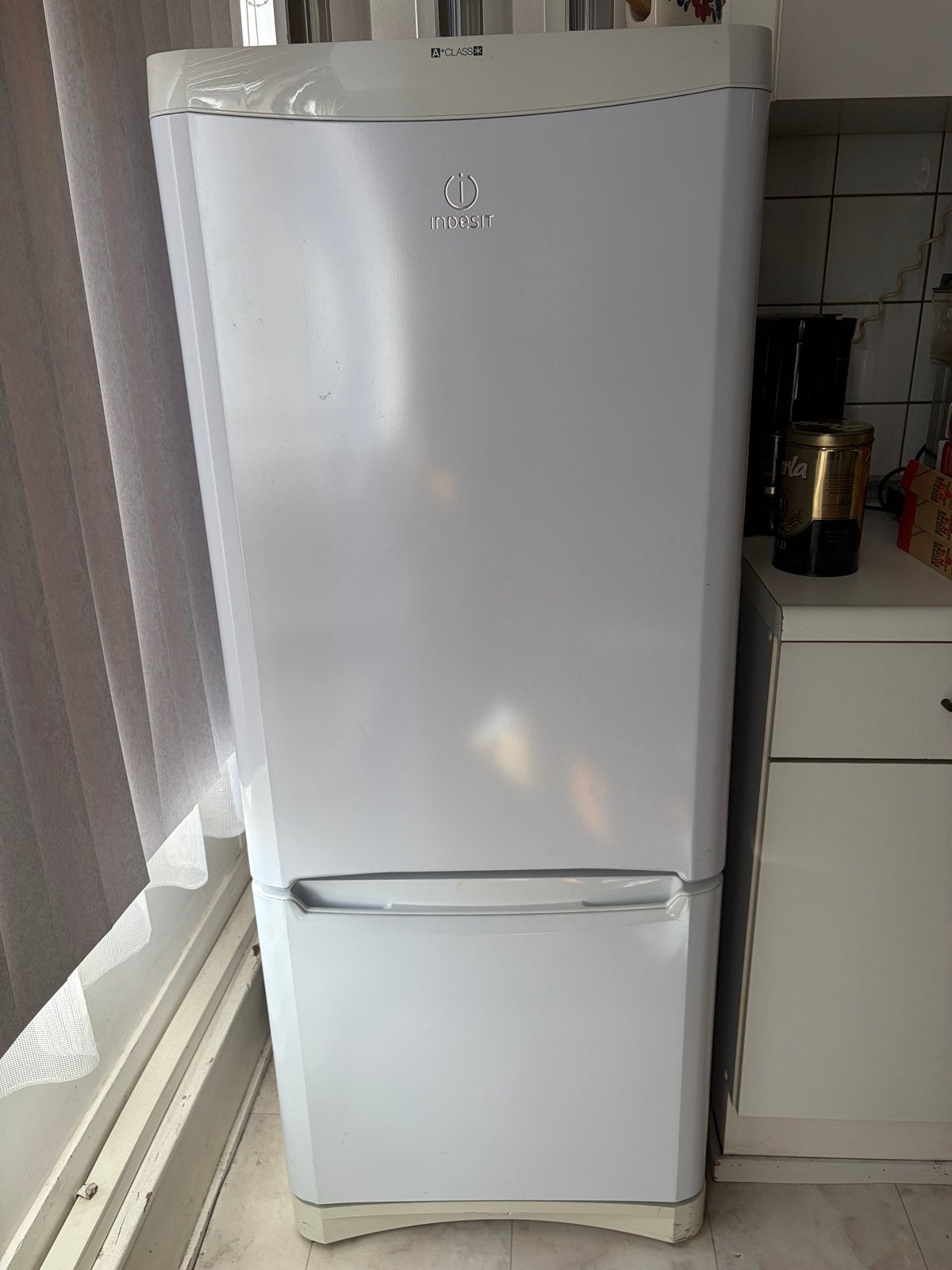 Indesit koelkast met vriesvak - Wit, A+ energieklasse, Ophalen, Gebruikt, 200 liter of meer, 60 cm of meer