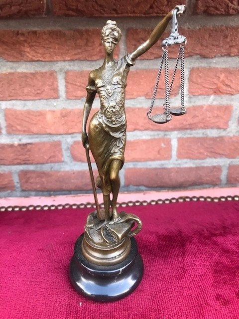 bronzen kwaliteitsbeeldje, Vrouwe Justitia, 24 cm hoog, Ophalen of Verzenden, Brons