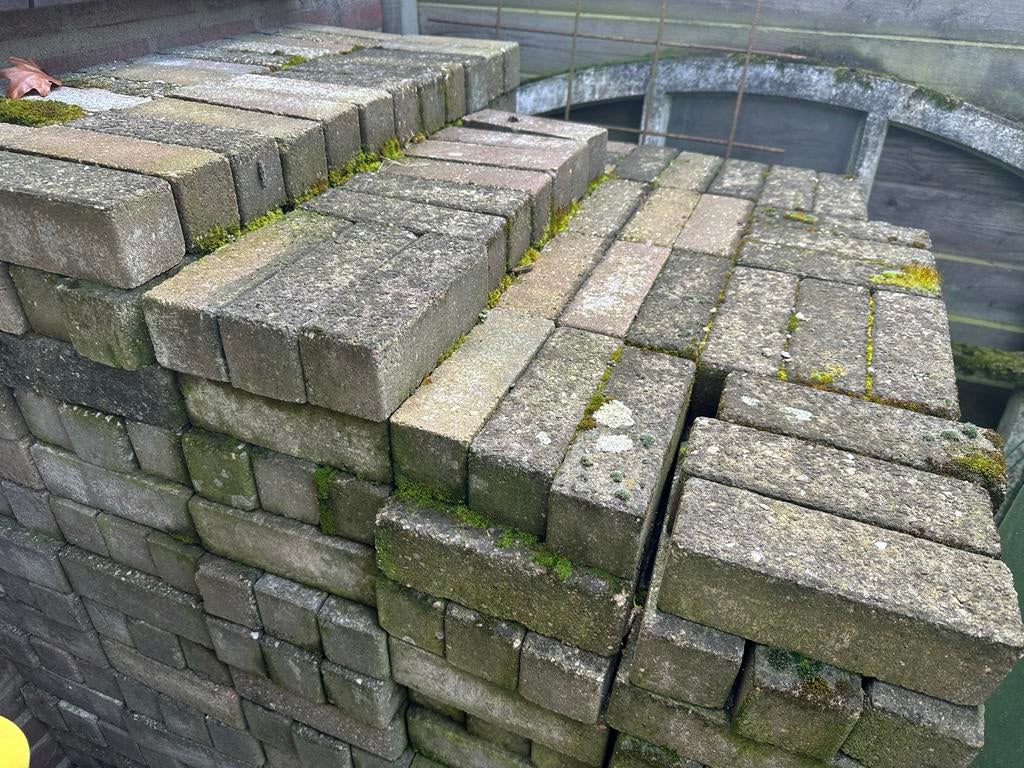 Gratis af te halen: stapel gebruikte klinkers, Tuin en Terras, Tegels en Klinkers, Ophalen, Gebruikt, Klinkers, 5 tot 10 m²