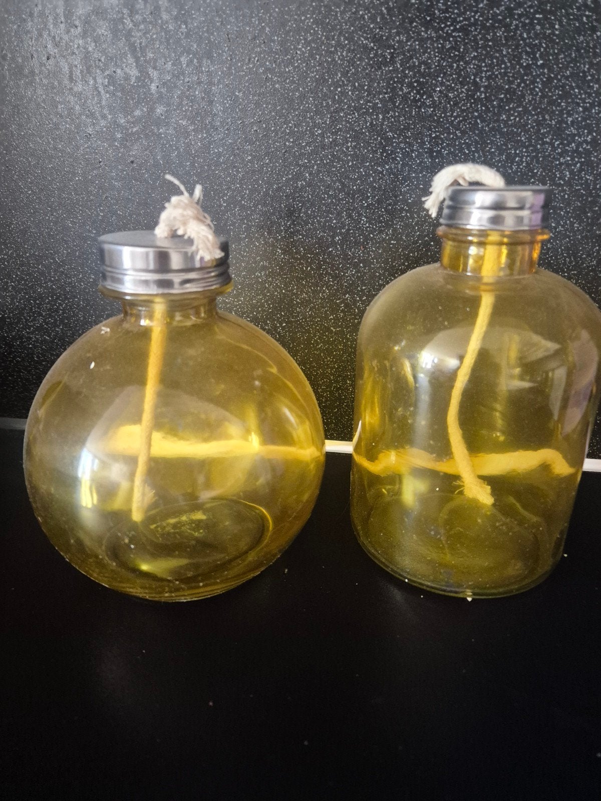 Set van 2 glazen olielampen - Geel, Antiek en Kunst, Antiek | Lampen, Ophalen of Verzenden