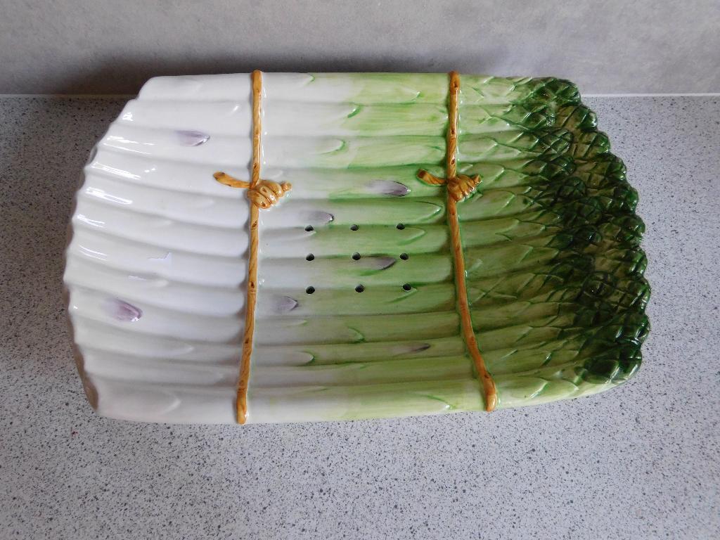 Schaal 30x20 cm. Asperges Bassano Made in Italy, Huis en Inrichting, Keuken | Servies, Keramiek, Ophalen of Verzenden, Overige stijlen