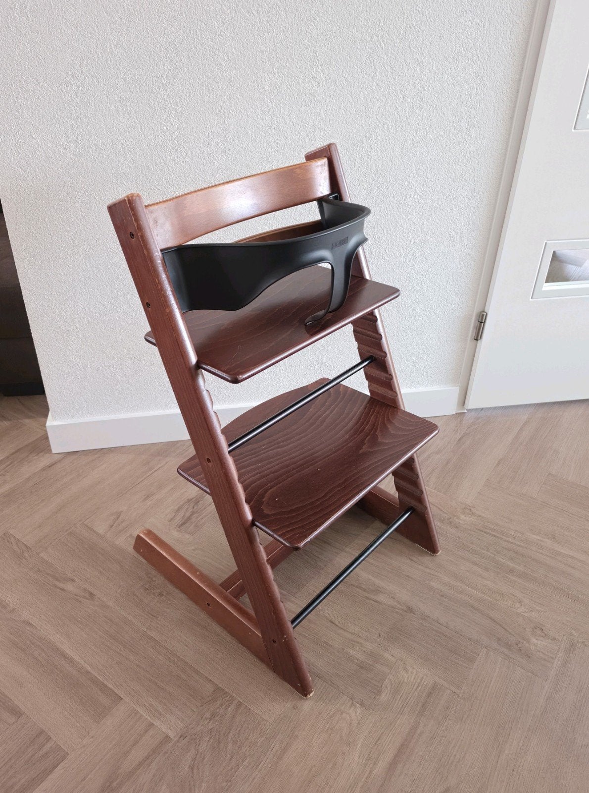 Stokke Tripp Trapp stoel - Walnoot bruin (nieuw model), Kinderen en Baby's, Kinderstoelen, Meegroeistoel, Ophalen