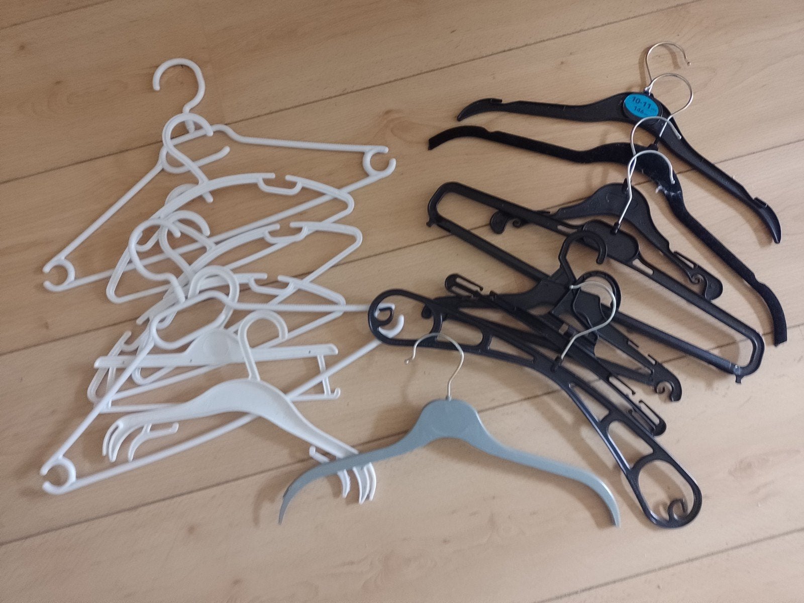gratis kledinghangers, Kleding | Dames, Kledinghangers, Ophalen, Kunststof