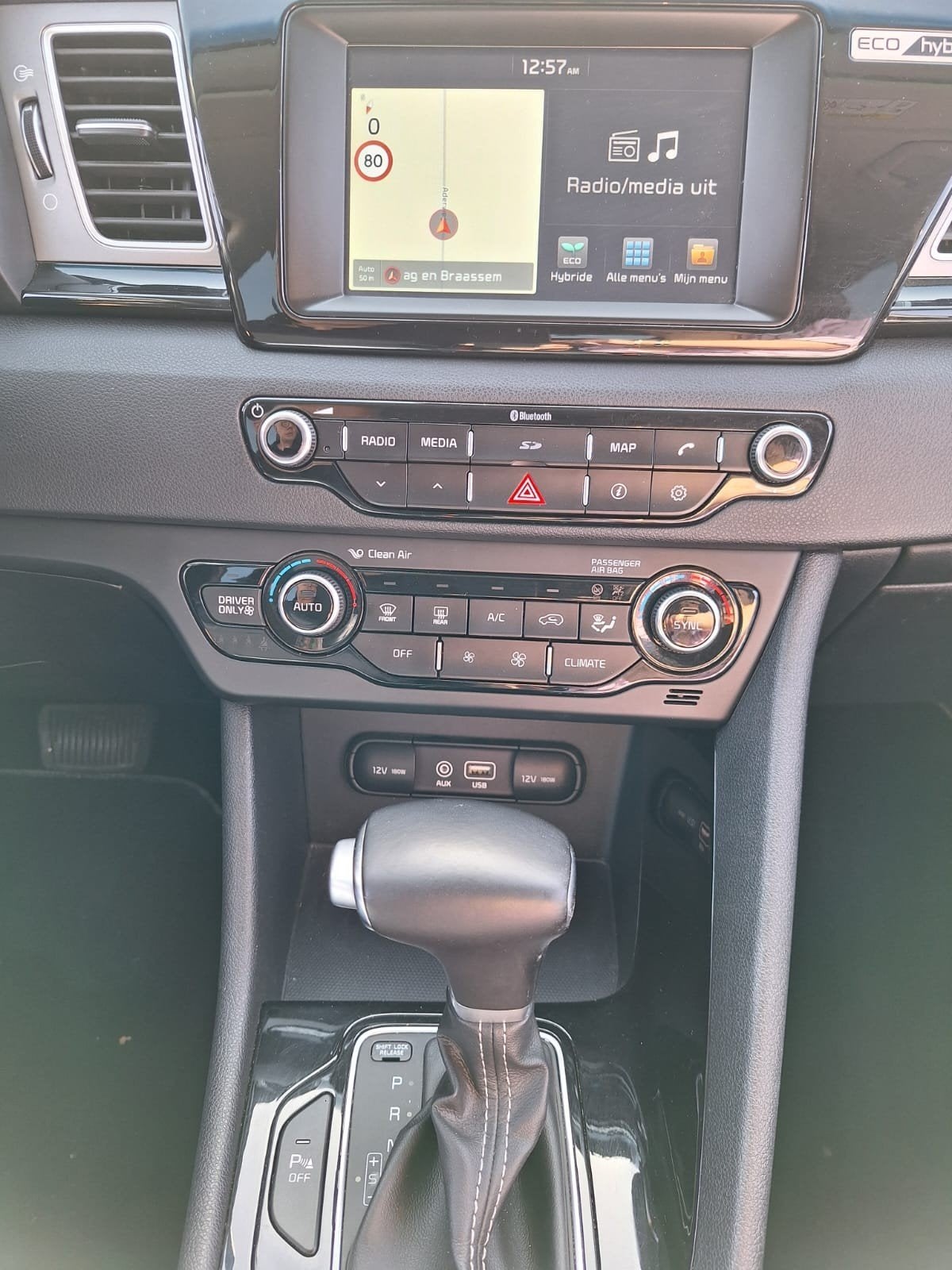 Foto 11 van Kia Niro 1.6 GDi Hybrid 141pk Dct6 2017 apk tot 19/11/2027