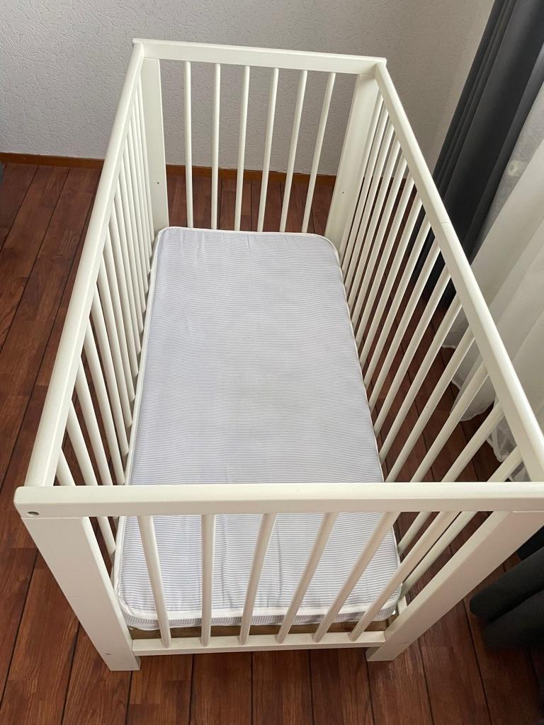 Kinderbedje met matras, Kinderen en Baby's, Kinderkamer | Bedden, Ophalen, Gebruikt, Minder dan 140 cm, Matras