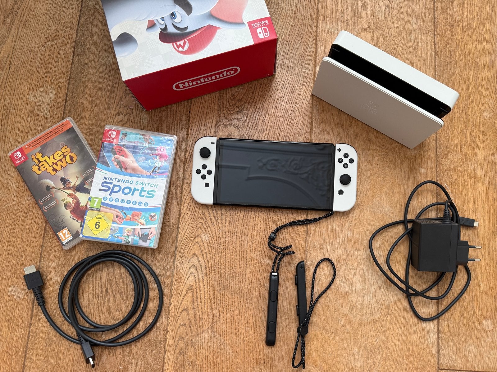 Nintendo Switch OLED met 2 games en accessoires, Met games, Met 2 controllers, Zo goed als nieuw, Switch OLED
