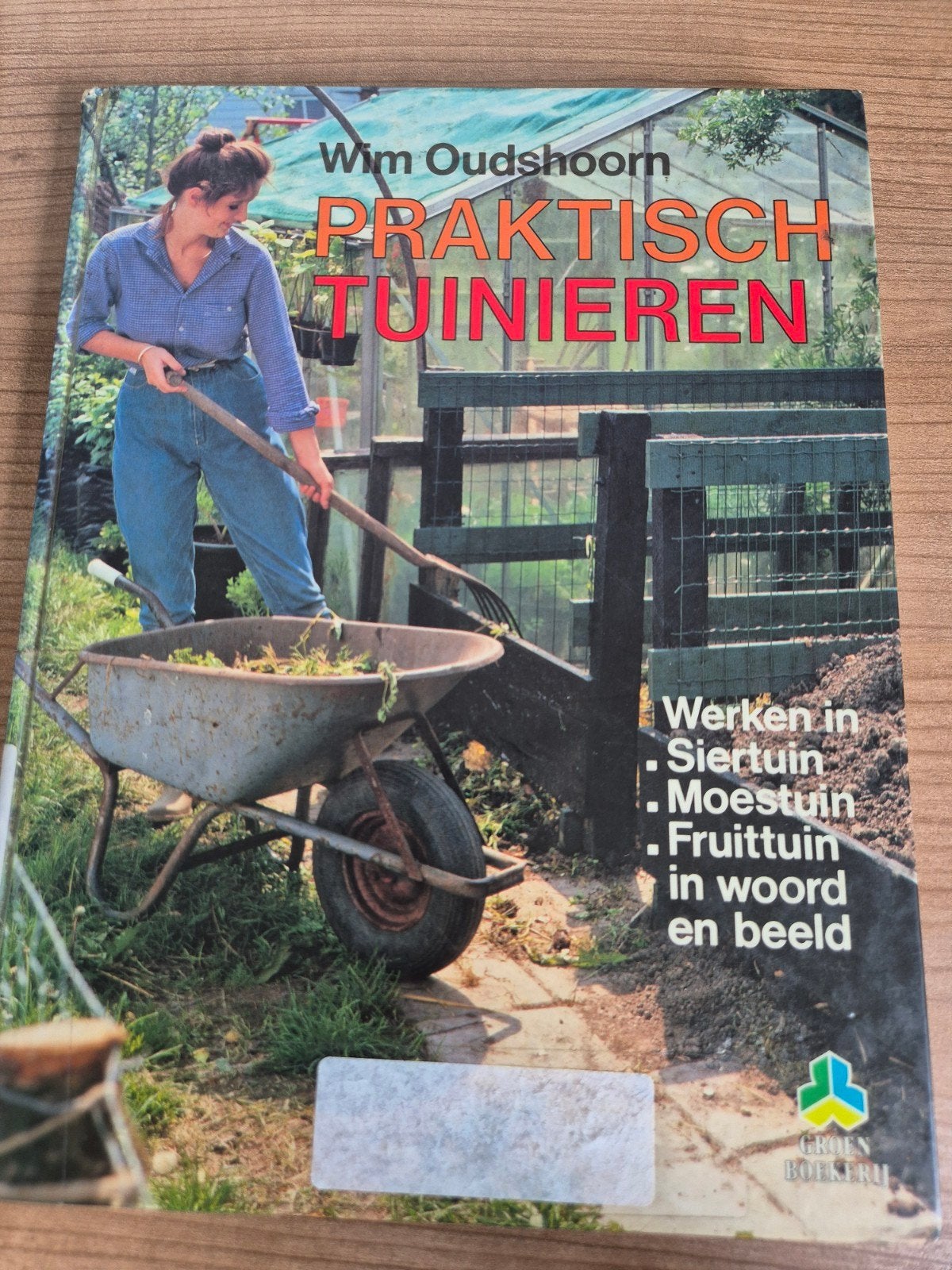 Praktisch Tuinieren - Wim Oudshoorn (Tuinboek), Ophalen of Verzenden, Gelezen, Wim Oudshoorn, Tuinieren en Tuinplanten