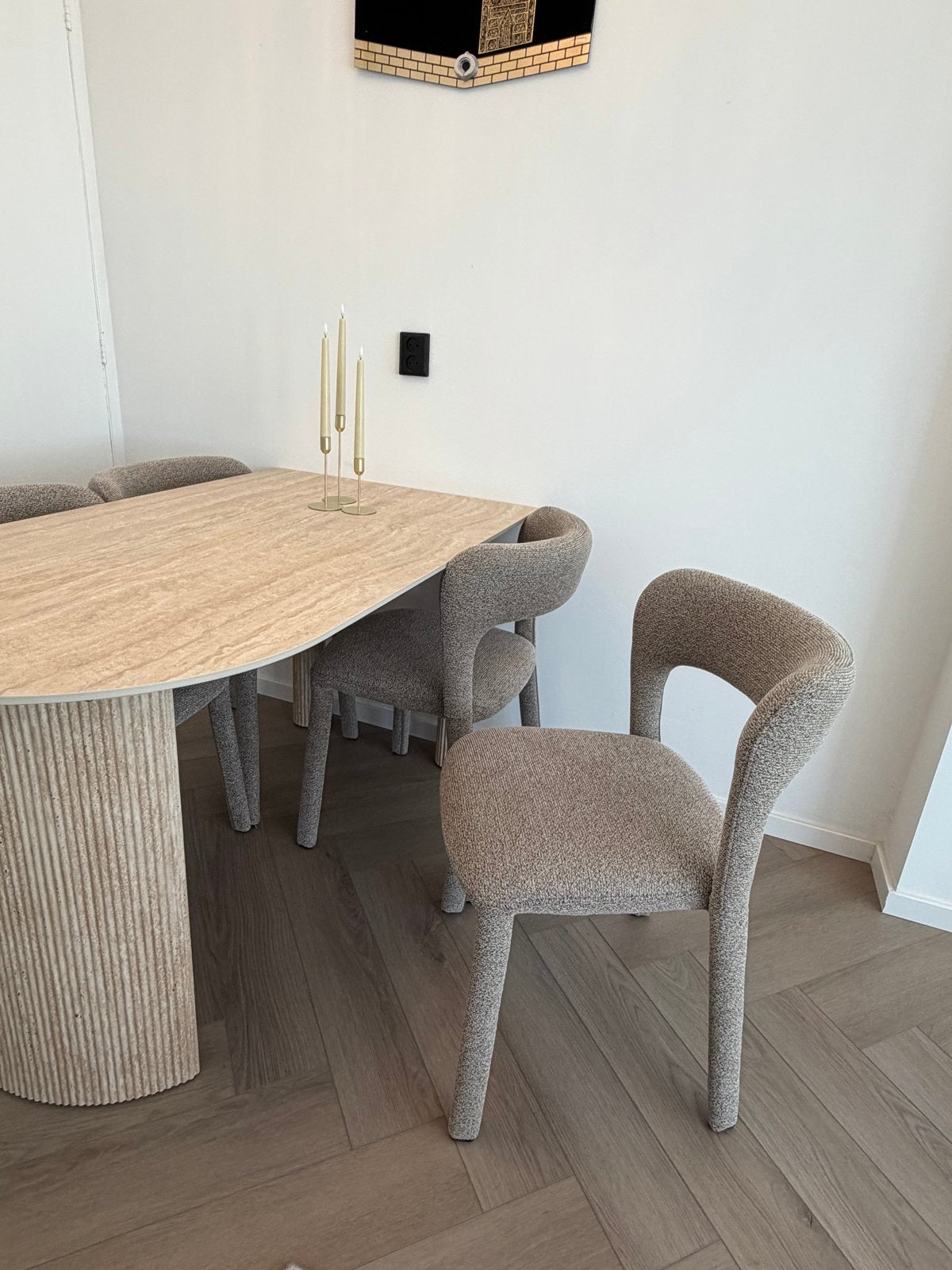 Halfronde travertinlook eettafel 140x80cm met 4 stoelen, Ophalen, Overige materialen, 100 tot 150 cm, 50 tot 100 cm