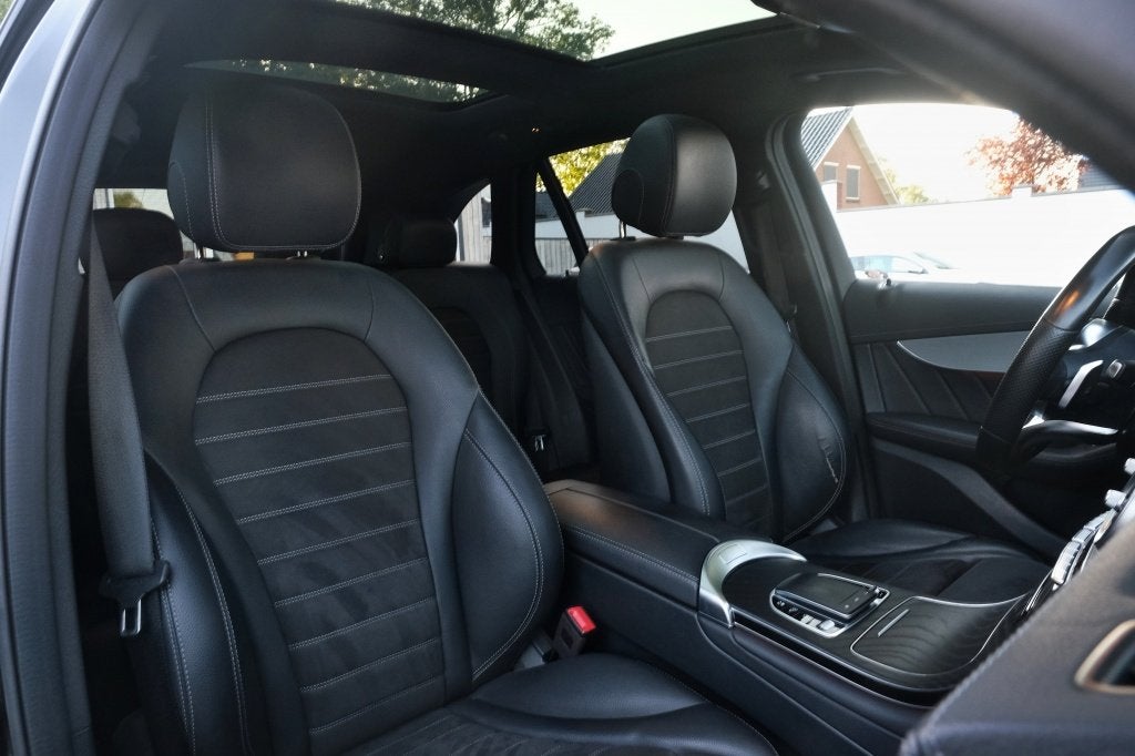 Mercedes-Benz GLC 300e 4Motion AMG Pano, Burmester, Auto's, Automaat, Dealer onderhouden, 14 kWh, Gebruikt